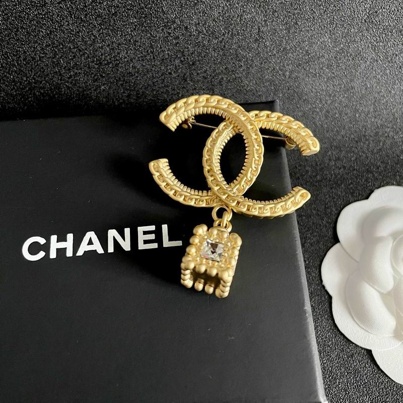 Chanel Brooch 03yxs87